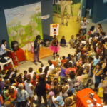 Evento Recicla Leitores no Complexo do Alemão - As crianças adorarando